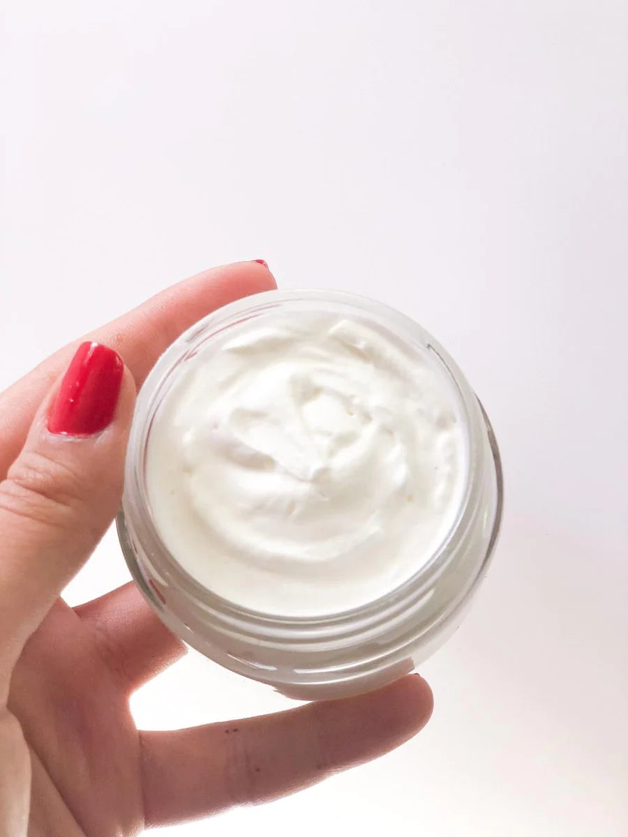 CREMA PARA MANOS Y CUERPO FRESA CEREZA KUMIR 50GR